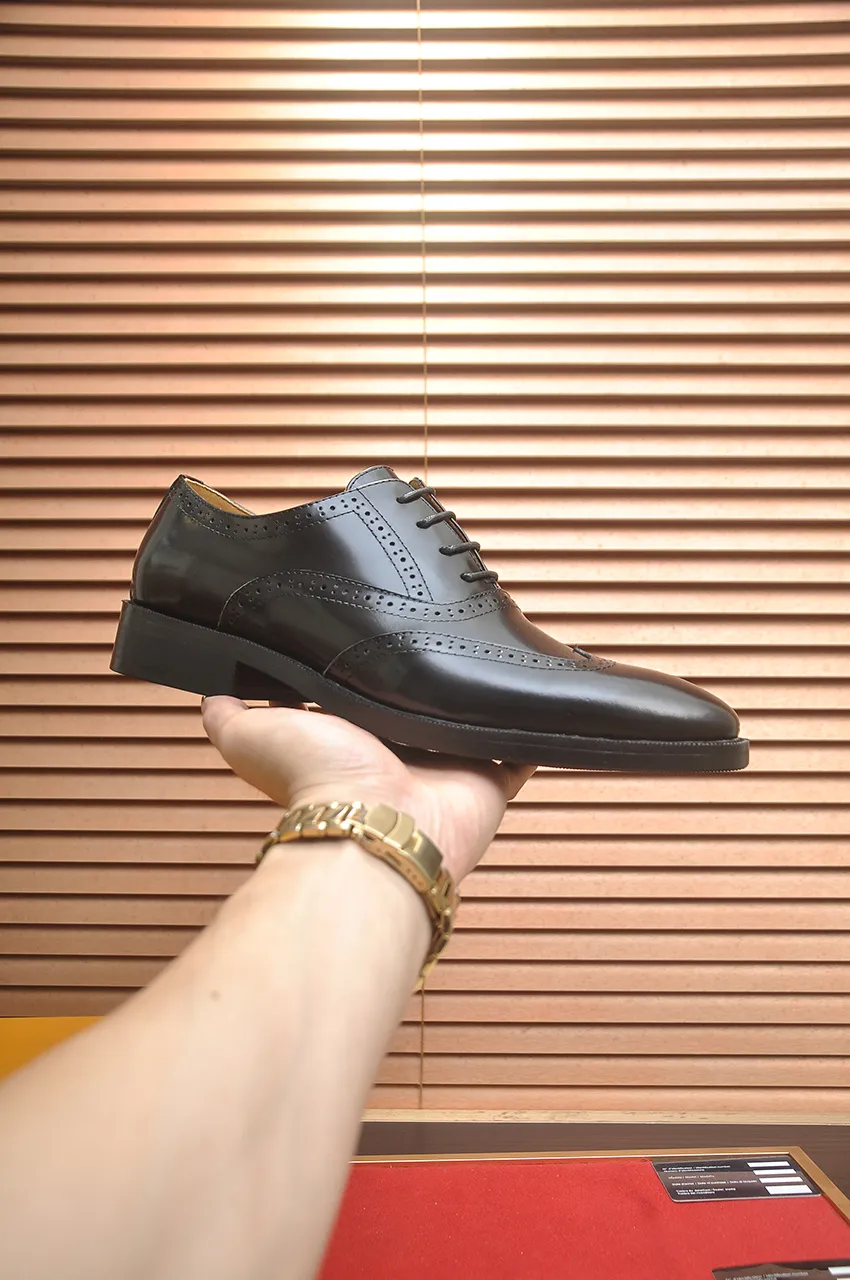 Men's men's shoes 💰500💶 [LV] (original single cowhide lining) 🍀LV's latest genuine leather business suit shoes are launched simultaneously on the official website. The first-layer cowhide imported from Italy is made of heavy gold, 💥official website 1:1 rubber outsole. Versatile to wear, high-end without losing class, and the color combination is extraordinary. This four-season style is alluring when worn on your feet, showing off your big-name flair. Standard code 38-45 (45 customized)